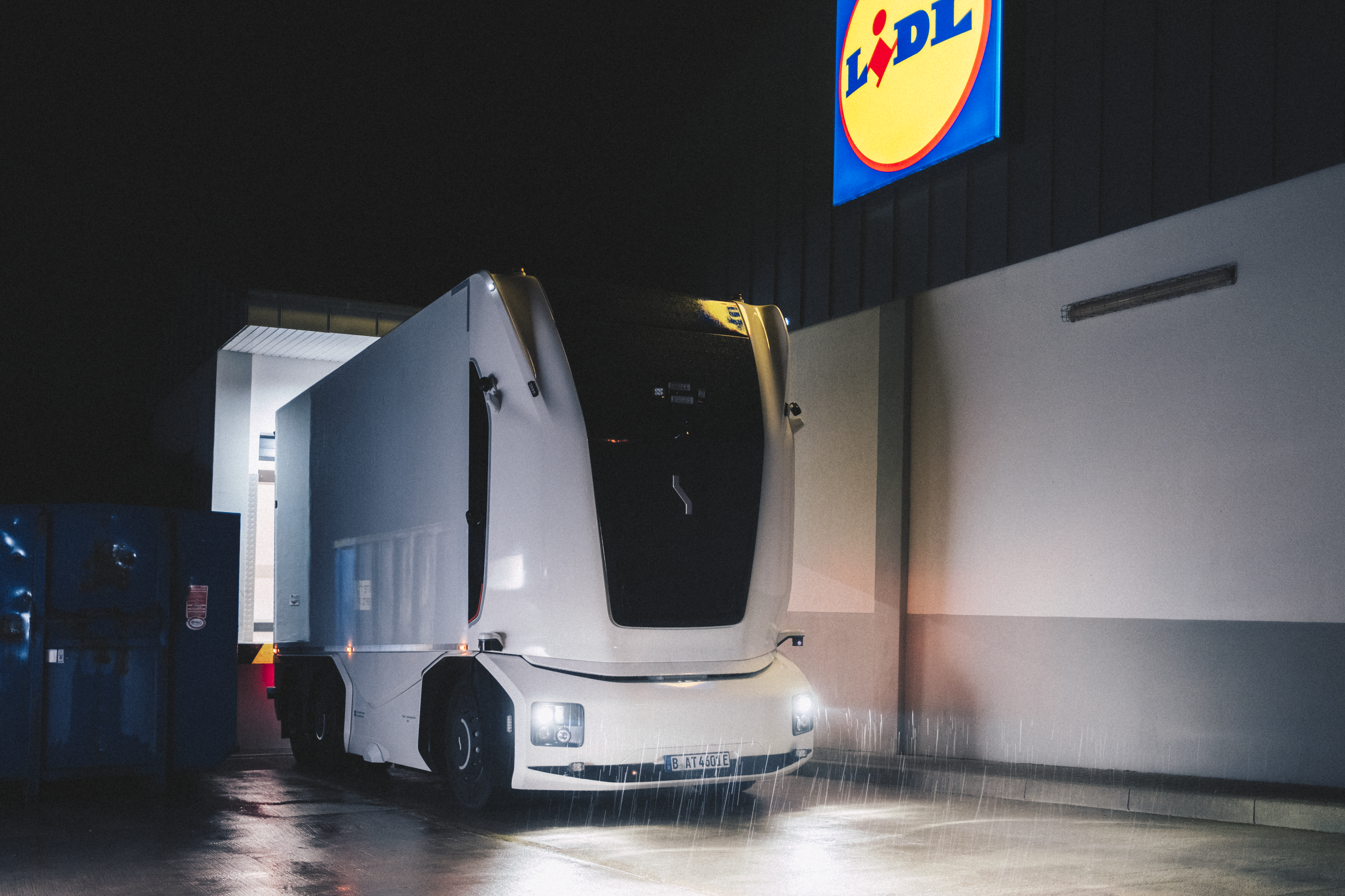 Einride and Lidl deploy first cab-less Level 4 truck on German roads